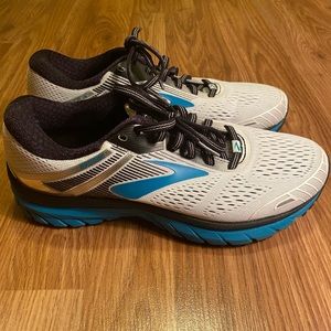 Brooks Adrenaline 18 Tennis Shoes New Never worn